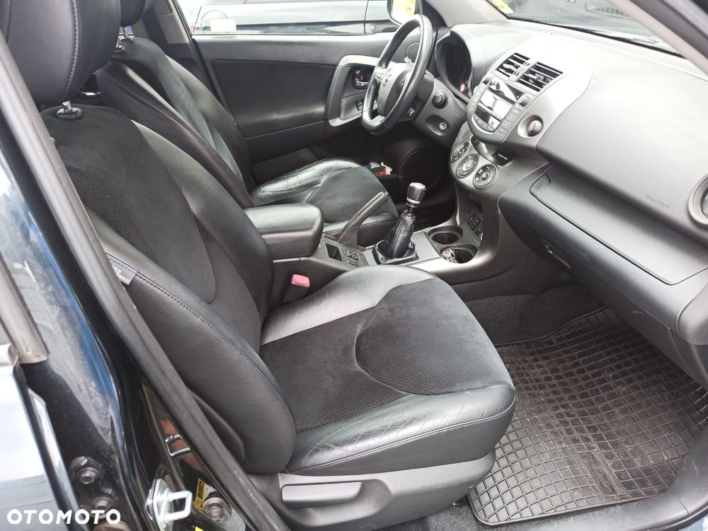 Toyota RAV4 2.2 D-CAT 2010 - 13