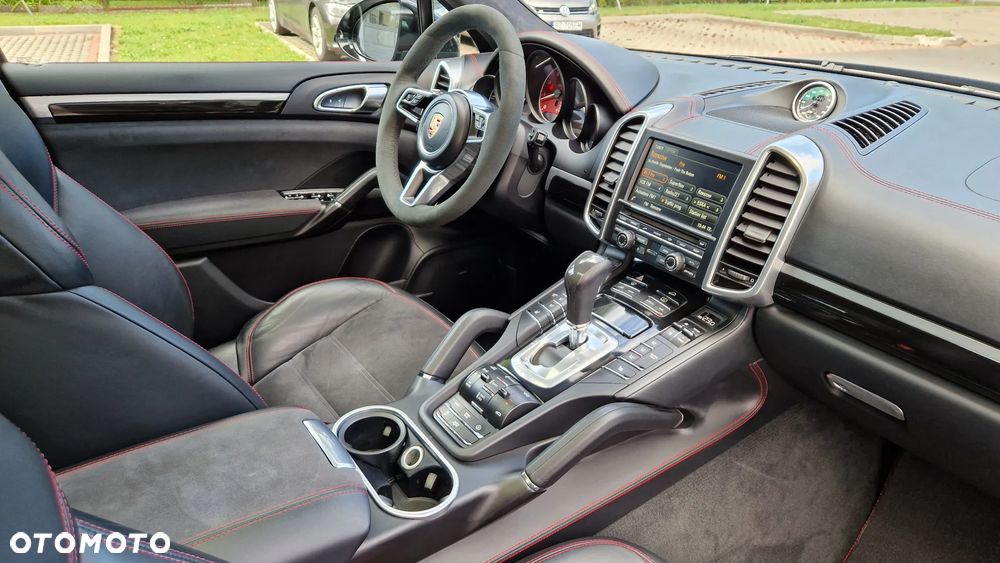 Porsche Cayenne GTS - 6