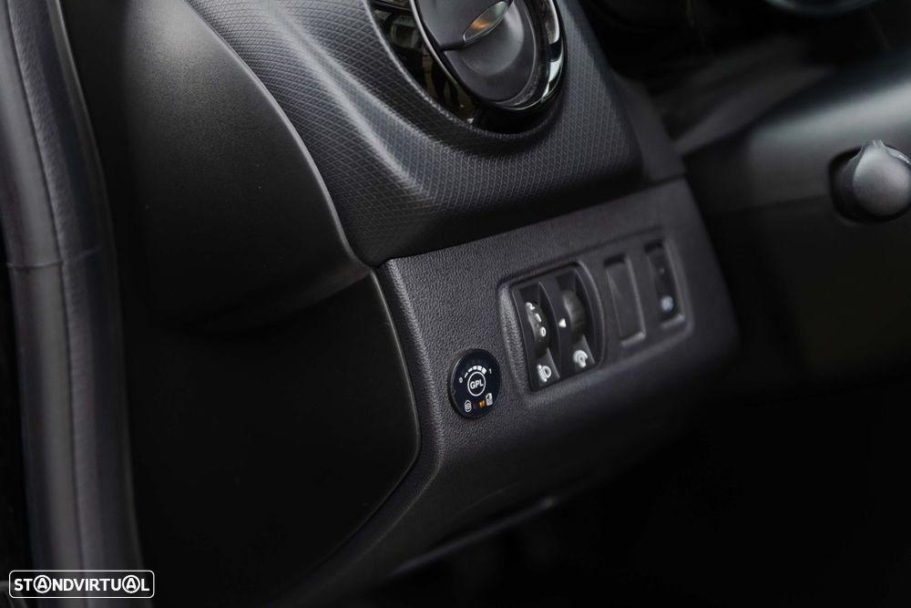 Renault Clio 0.9 TCe Limited Bi-Fuel - 15