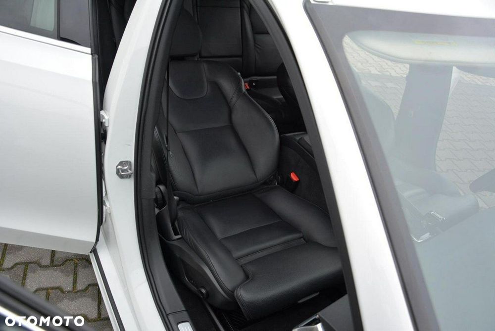 Volvo V90 D3 Momentum Pro - 16