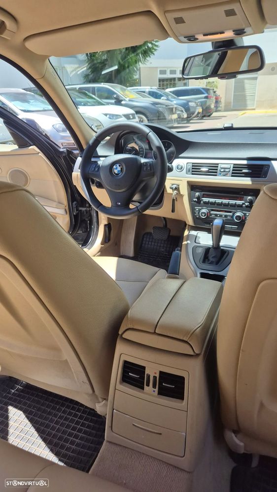 BMW 320 d Auto - 23
