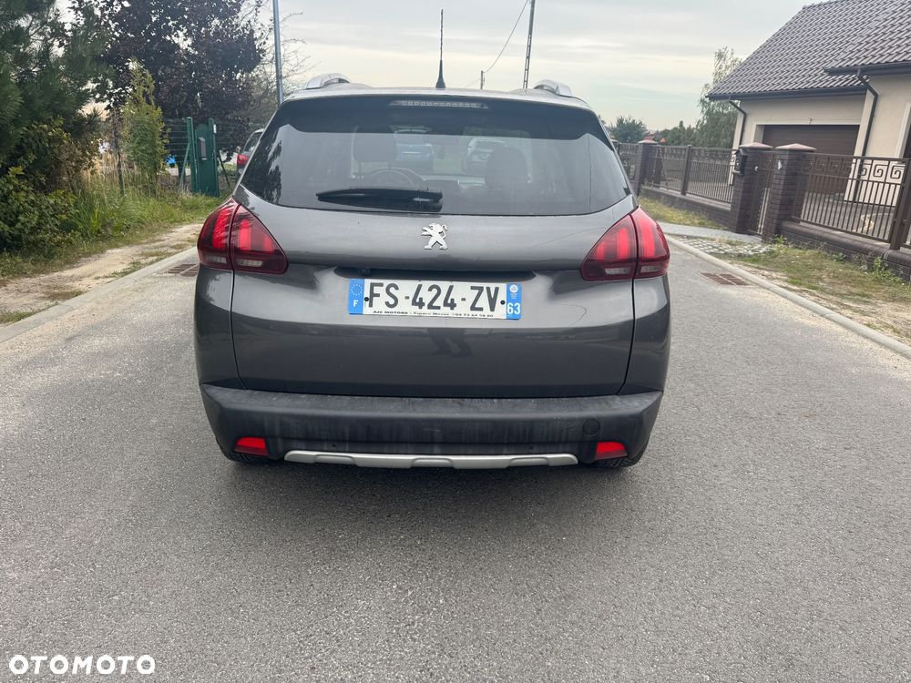 Peugeot 2008 1.2 Pure Tech Allure S&S - 6