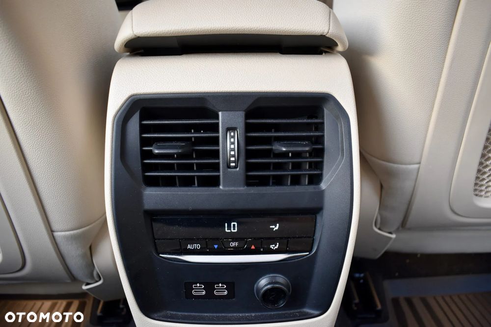 BMW Seria 3 330i - 28