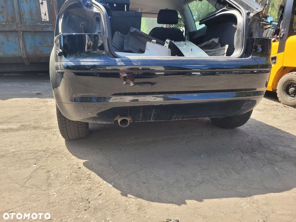 Zderzak tył audi A3 8p 3D kod lakieru: LY9B - 1