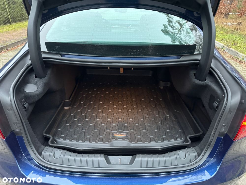 Jaguar XF P300 AWD R-Dynamic S - 15