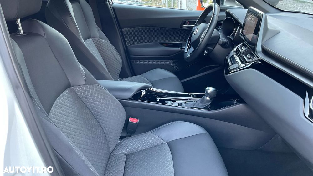Toyota C-HR 1.8 HSD 4x2 CVT C-ult - 18