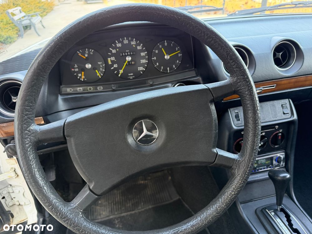 Mercedes-Benz W123 - 13