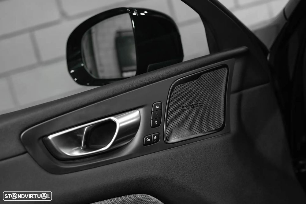 Volvo XC 60 T8 AWD Plus Black Edition - 24