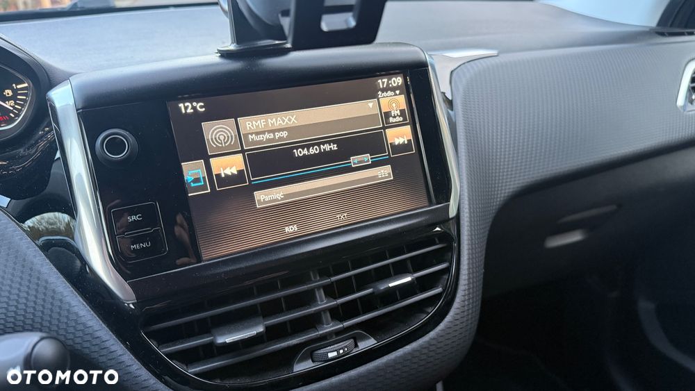 Peugeot 2008 1.2 Pure Tech Active S&S - 22