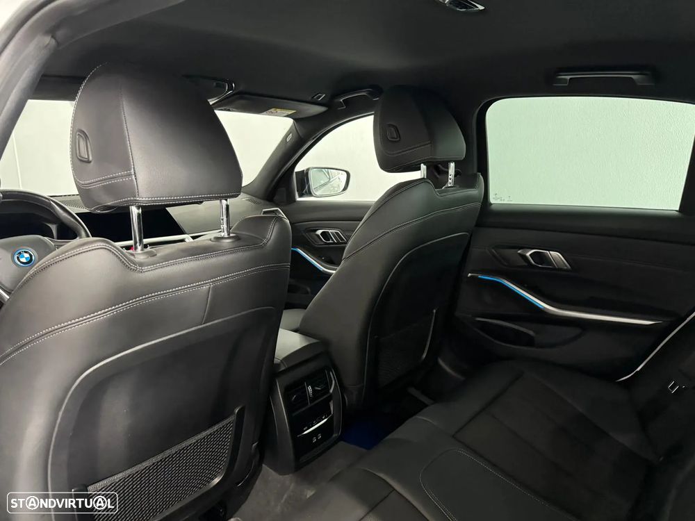 BMW 330 e Pack M Auto - 13