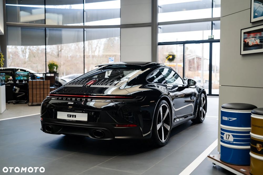Porsche 911 Carrera - 5
