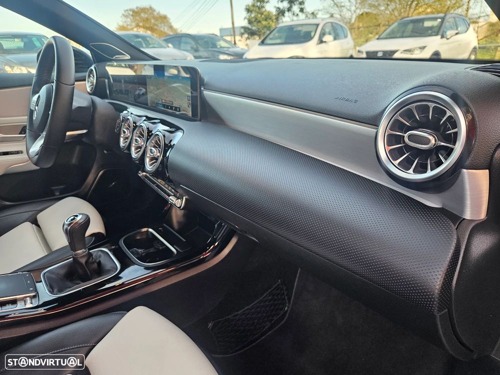 Mercedes-Benz A 200 AMG Line - 22