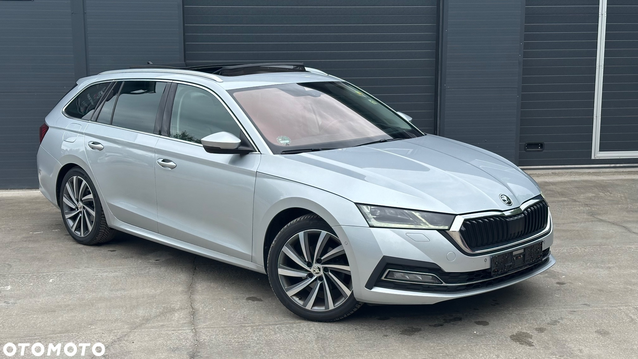 Skoda Octavia Combi 2.0 TDI DSG Exclusive Plus - 8