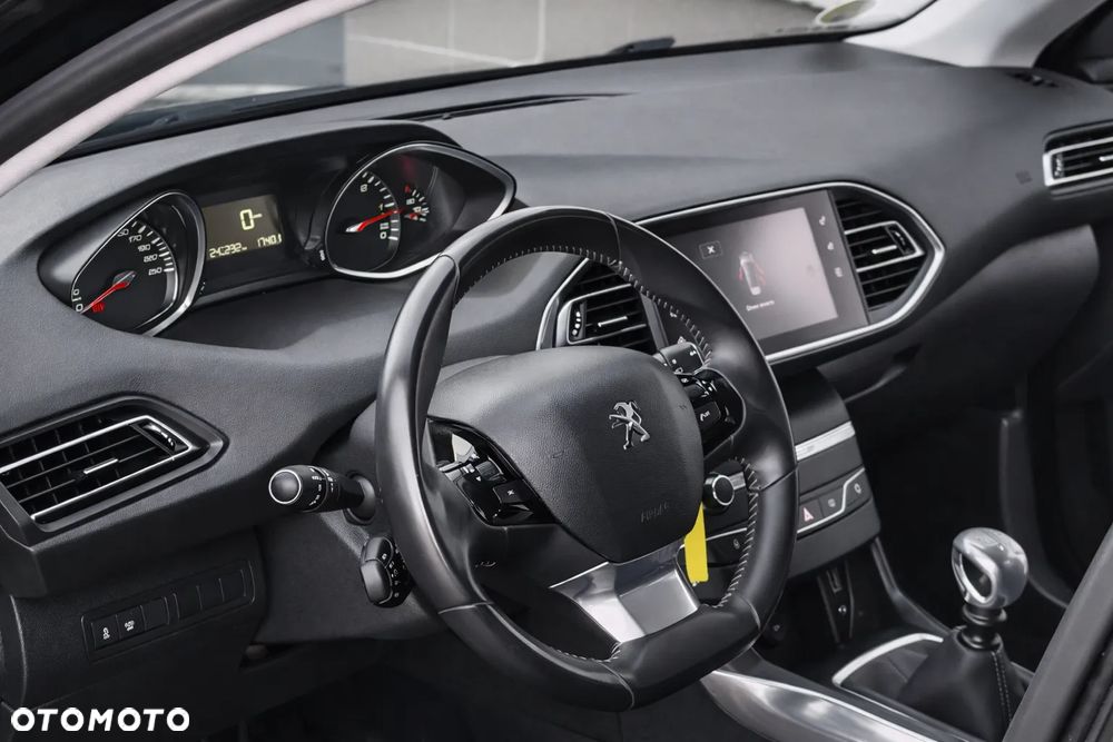 Peugeot 308 1.6 BlueHDi Allure S&S - 14