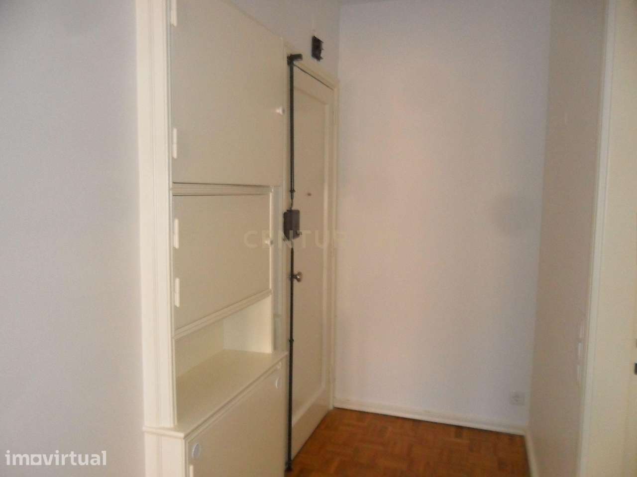Apartamento T1 com cozinha equipada e parqueamento Estefânia/Lisboa - Grande imagem: 4/17