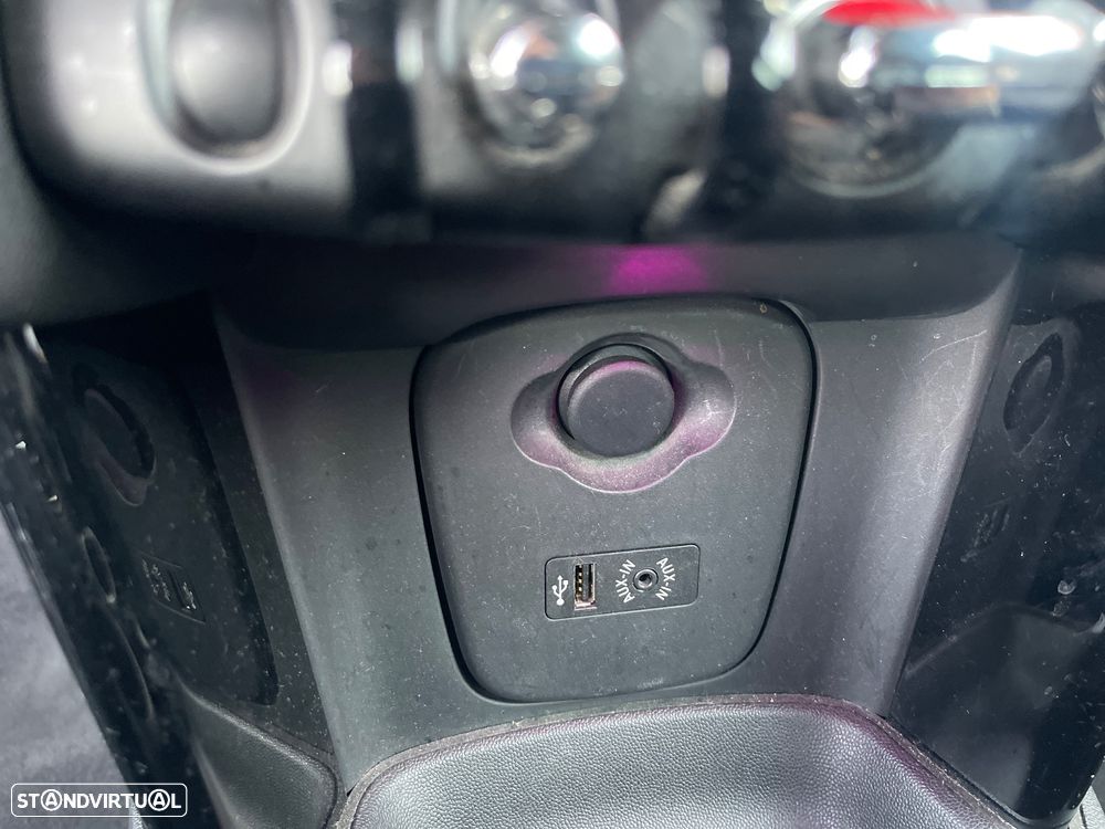 MINI 5 Portas Cooper D - 19