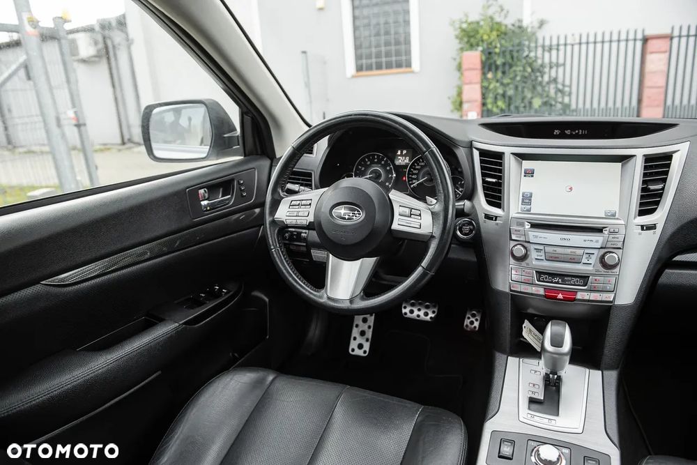 Subaru Legacy 2.5i GT - 28
