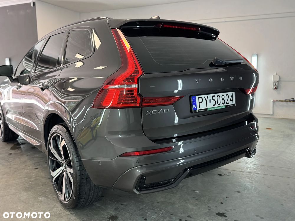 Volvo XC 60 B5 D AWD Plus Dark - 8