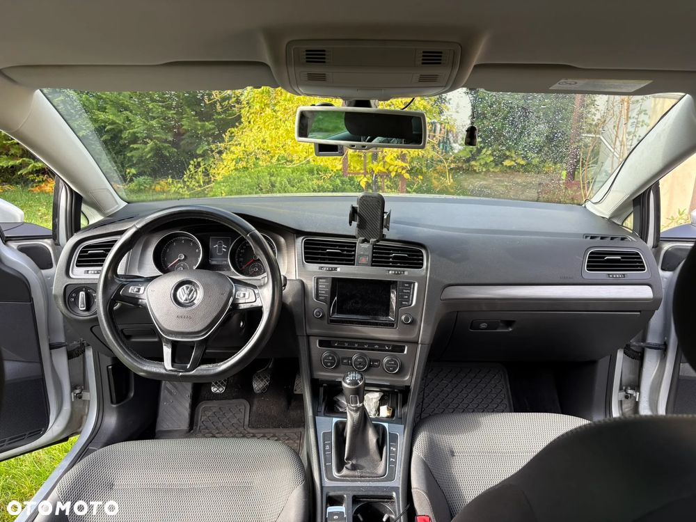 Volkswagen Golf - 6