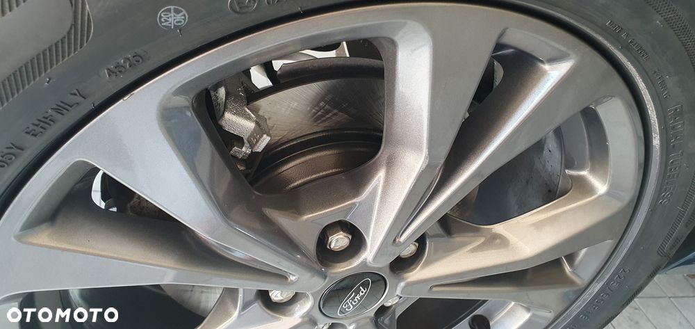 Ford Kuga - 28
