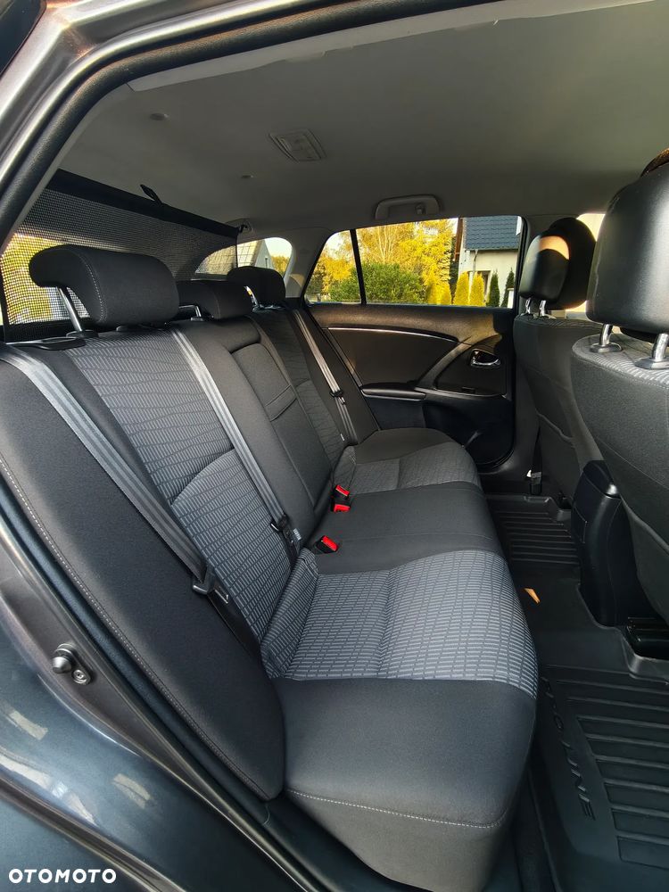 Toyota Avensis 1.8 Sol EU5 - 12