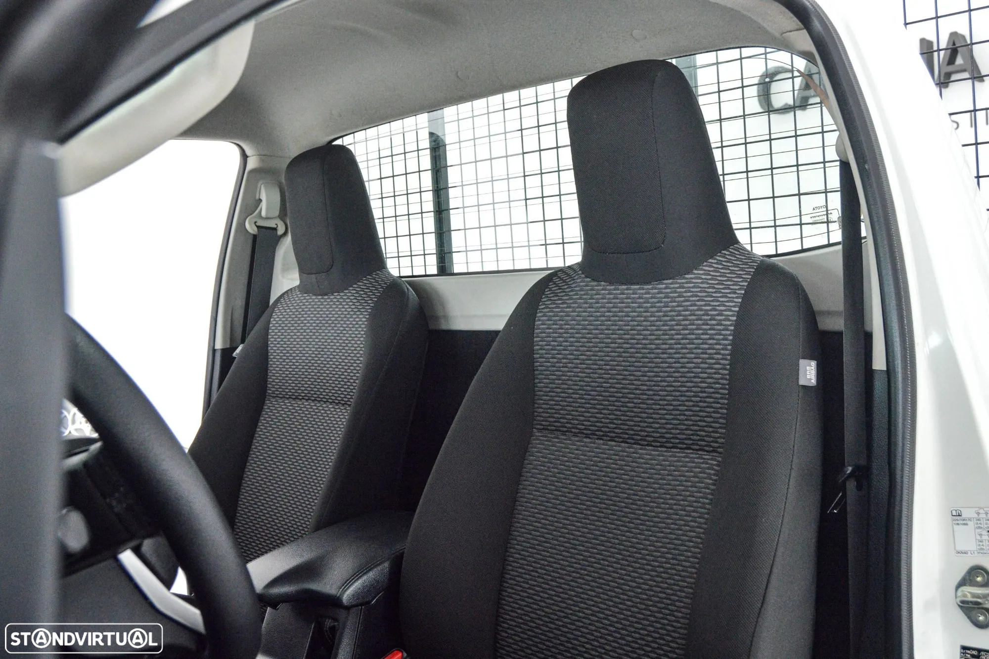 Toyota Hilux 2.4 D-4D 4X2 Cabine Simples 2L - 44