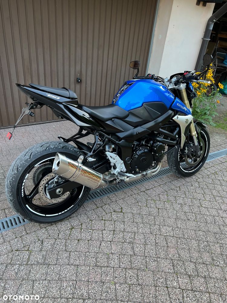 Suzuki GSR - 3
