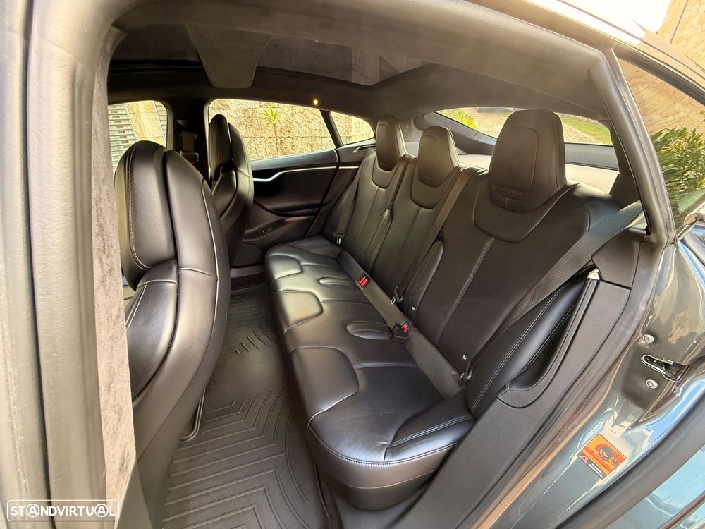 Tesla Model S - 12