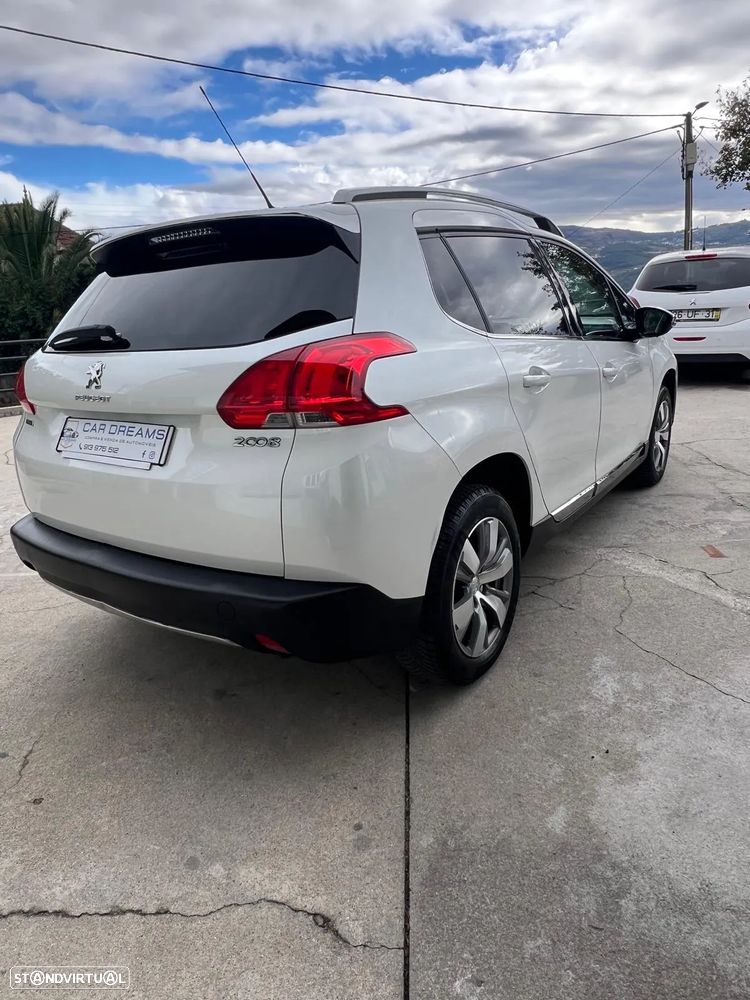 Peugeot 2008 1.2 PureTech Allure - 4