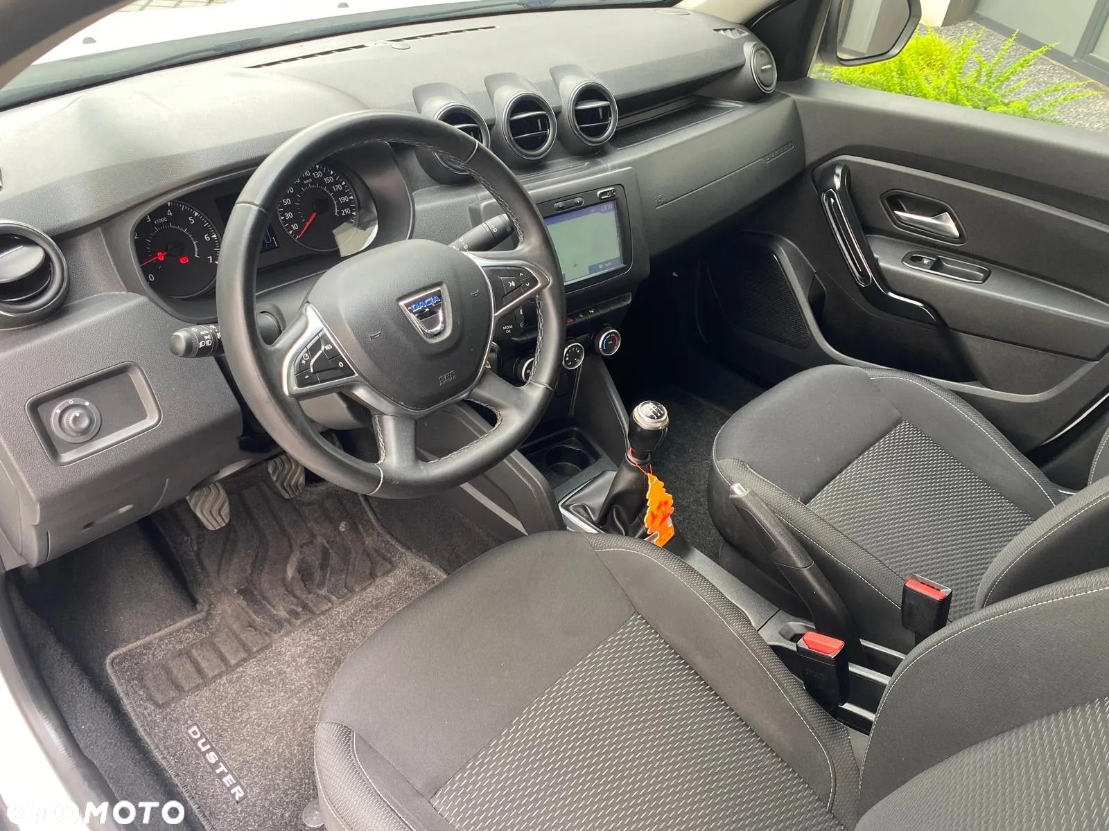 Dacia Duster 1.6 SCe Laureate S&S - 21