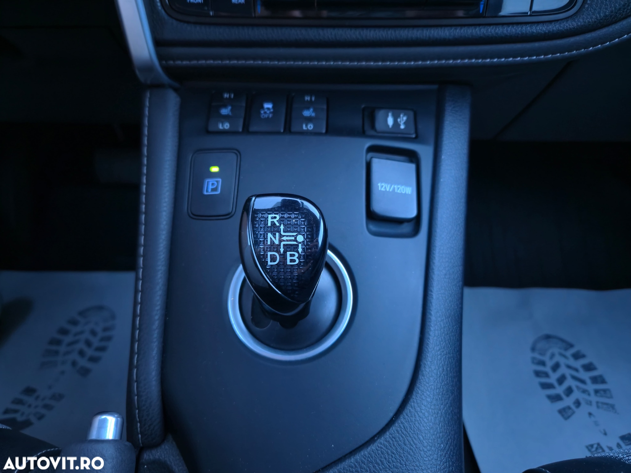 Toyota Auris 1.8 L VVT-i Hybrid Sol + - 12