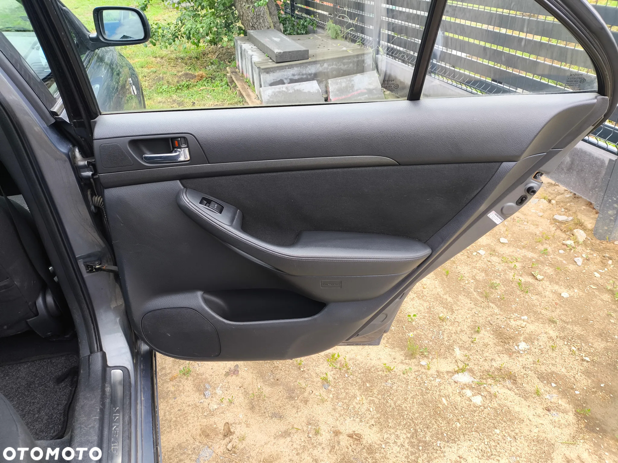 Toyota Avensis 2.0 D-4D - 16