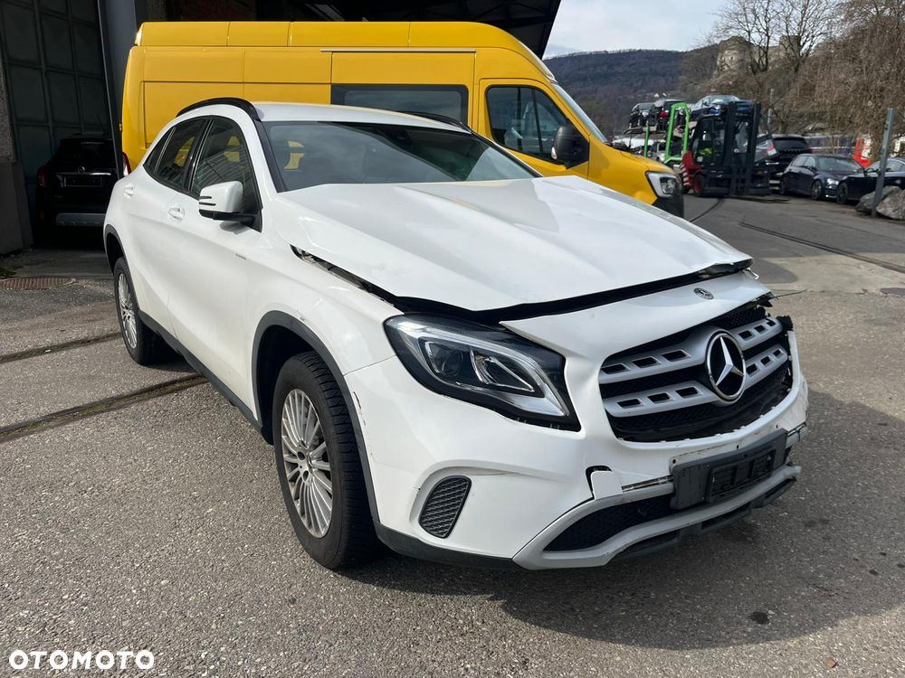 Mercedes-Benz GLA 200 d 7G-DCT - 2