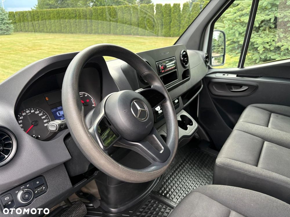Mercedes-Benz Sprinter - 11