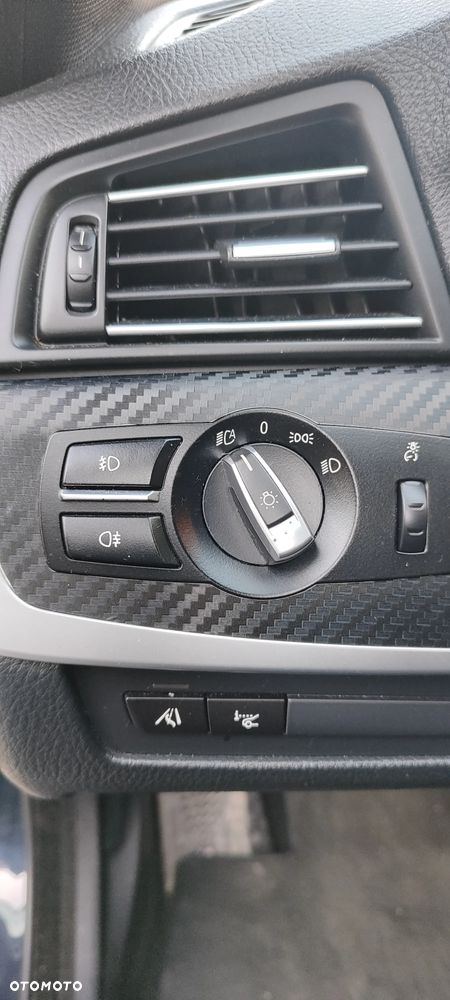 BMW Seria 5 528i Sport-Aut Luxury Line - 24