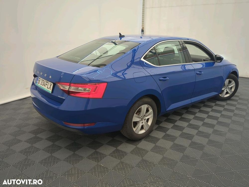 Skoda Superb 2.0 TDI DSG Ambition - 2