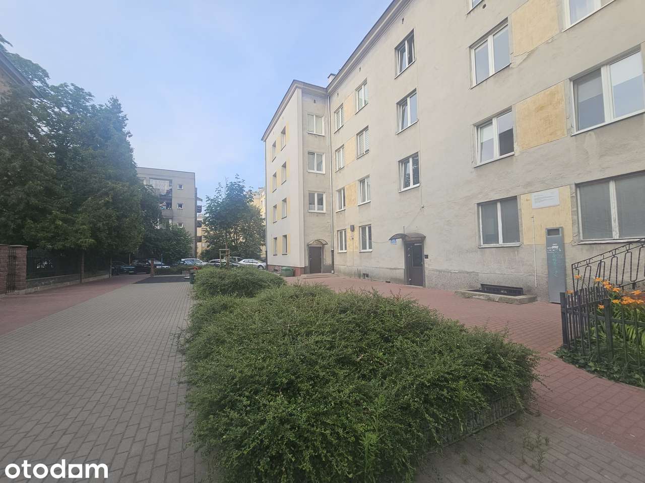 Blisko hali Banacha. Ciche,zielone osiedle. Komunikacja,infrastruktura