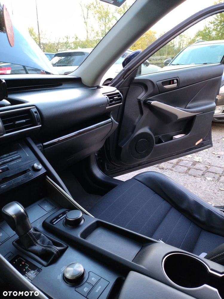 Lexus IS 300h Elegance - 5