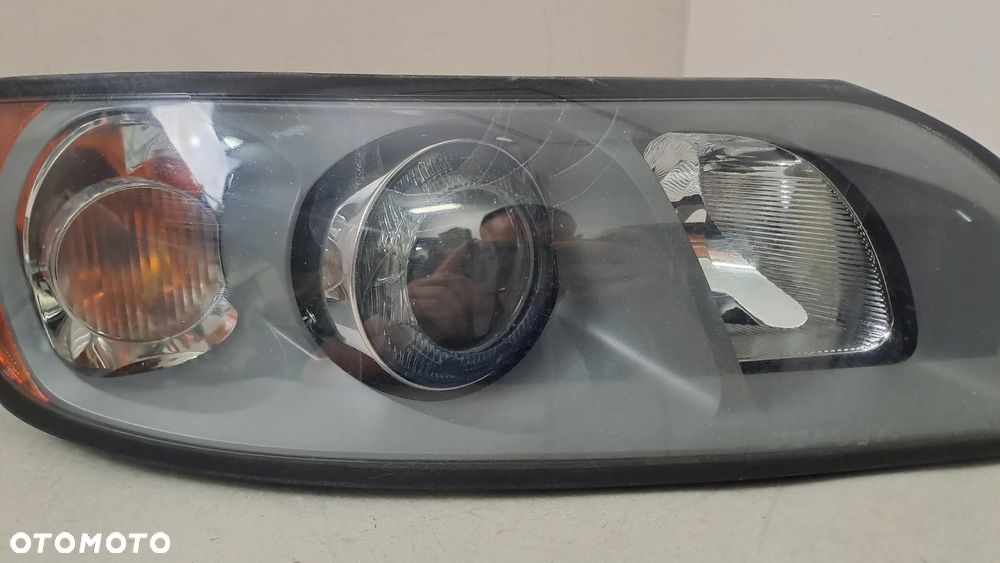 VOLVO S40 V50 04-07 LAMPA PRAWA PRZÓD XENON 30698890 EU - 3