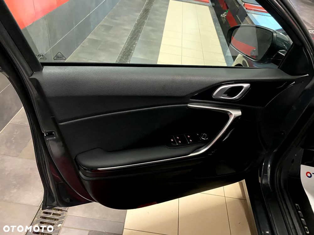 Kia Ceed 1.5 T-GDI L Business Line Plus - 17