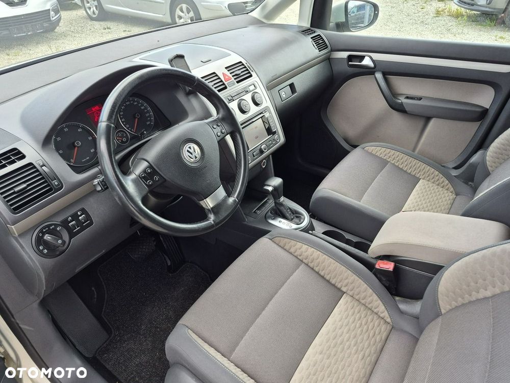 Volkswagen Touran - 16