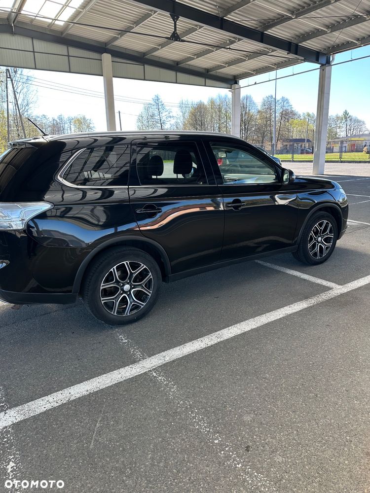 Mitsubishi Outlander 2.2 DI-D Instyle SDA 4WD - 4