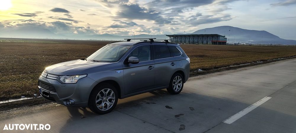 Mitsubishi Outlander - 3
