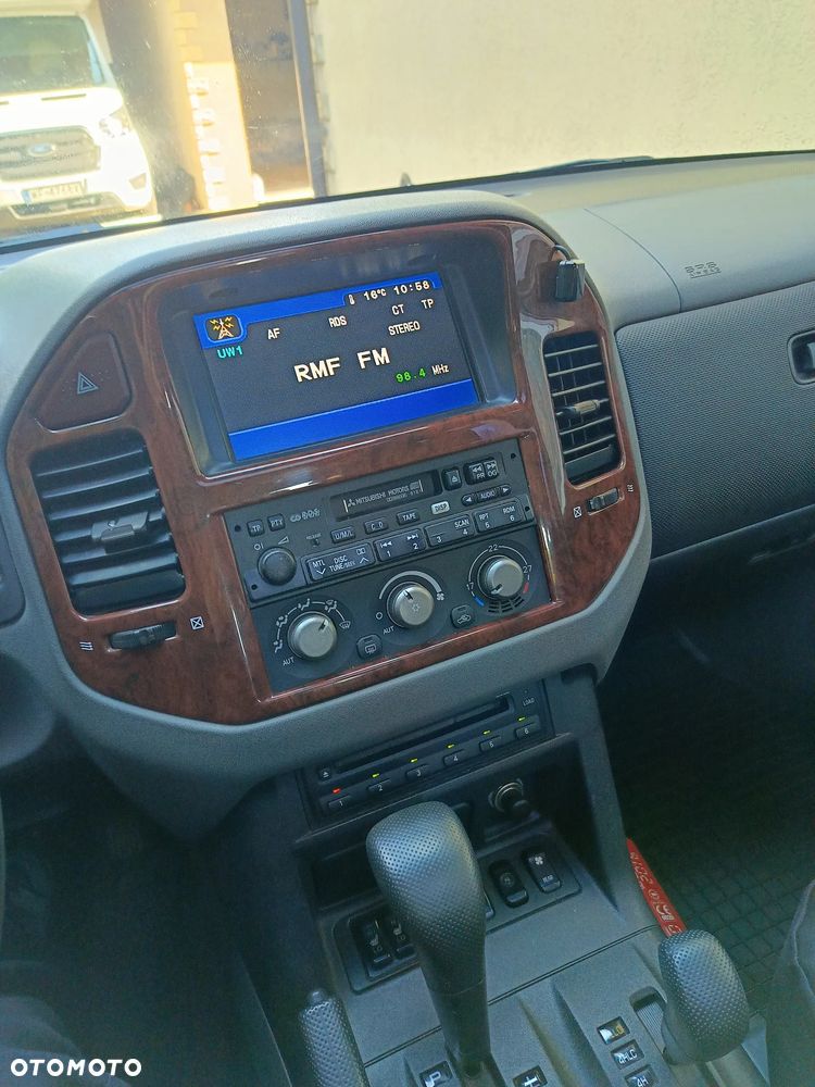 Mitsubishi Pajero - 35