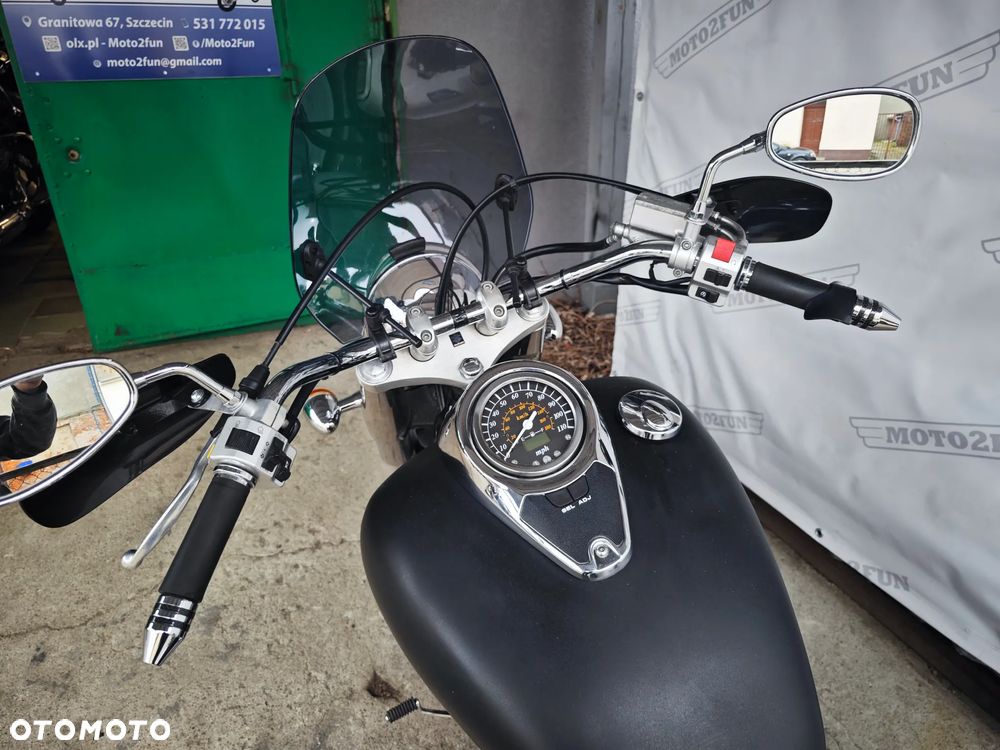 Suzuki Intruder - 13