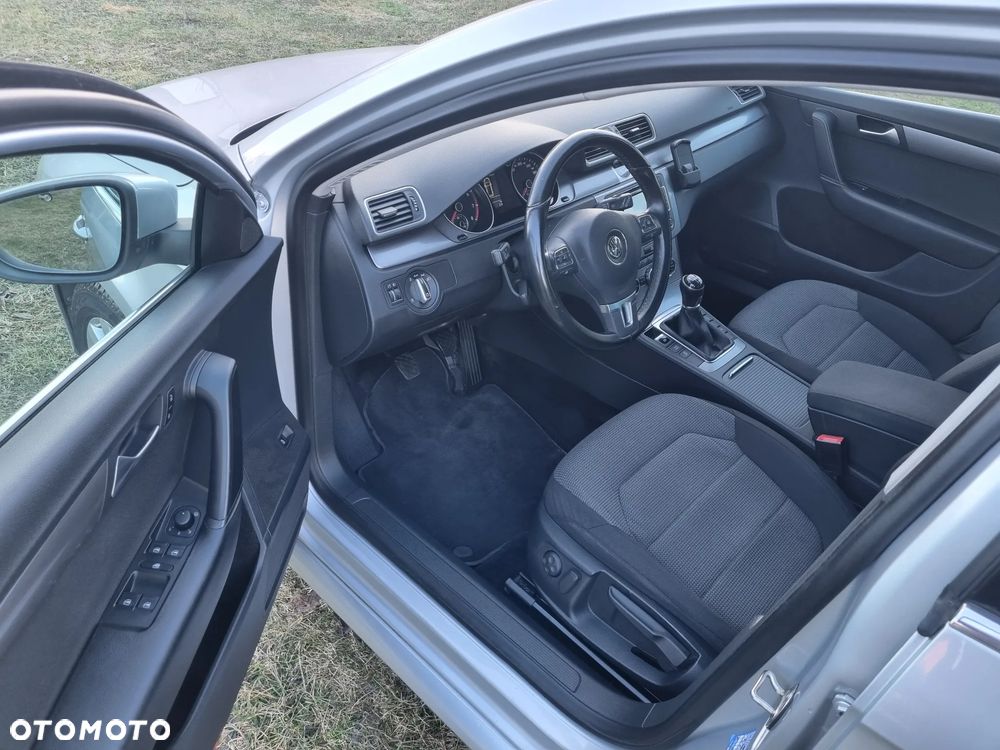 Volkswagen Passat - 9