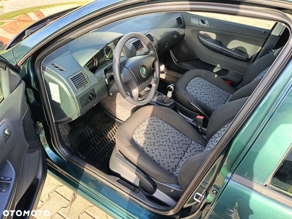 Skoda Fabia 1.4 16V Style Edition - 6