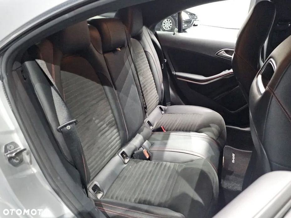 Mercedes-Benz CLA 220 4Matic 7G-DCT AMG Line - 12
