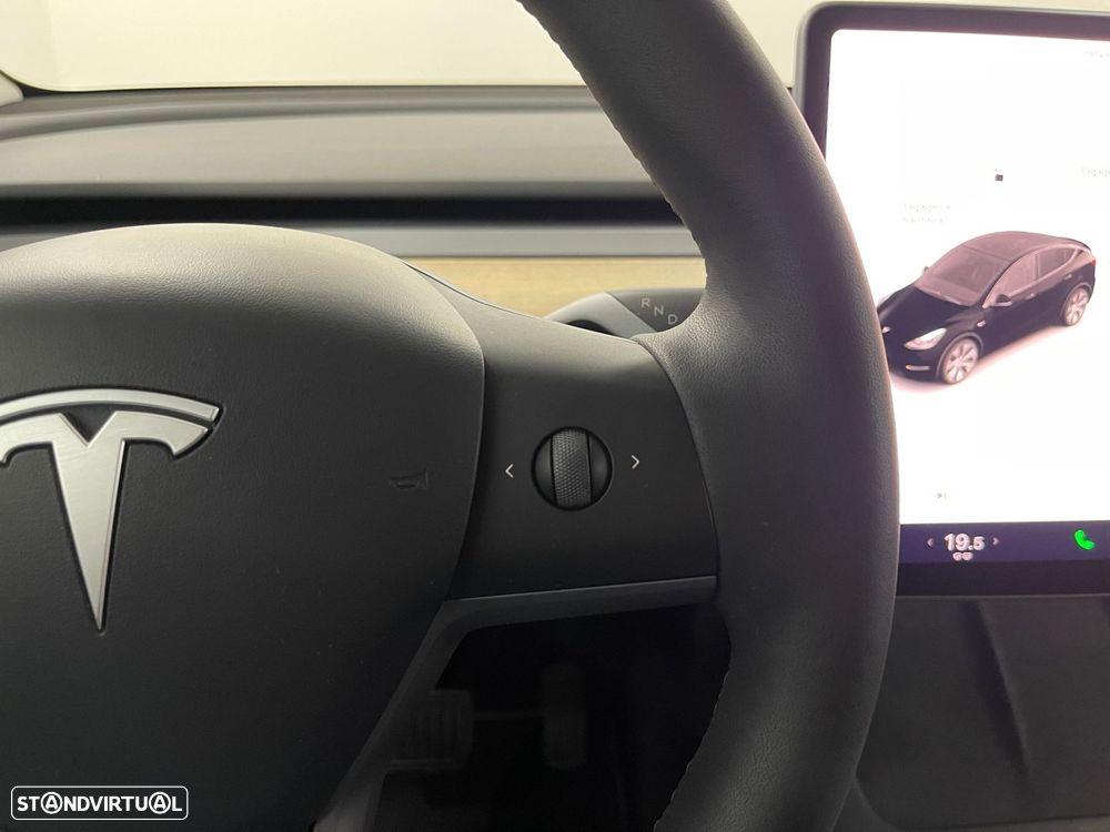 Tesla Model Y Standard - 32