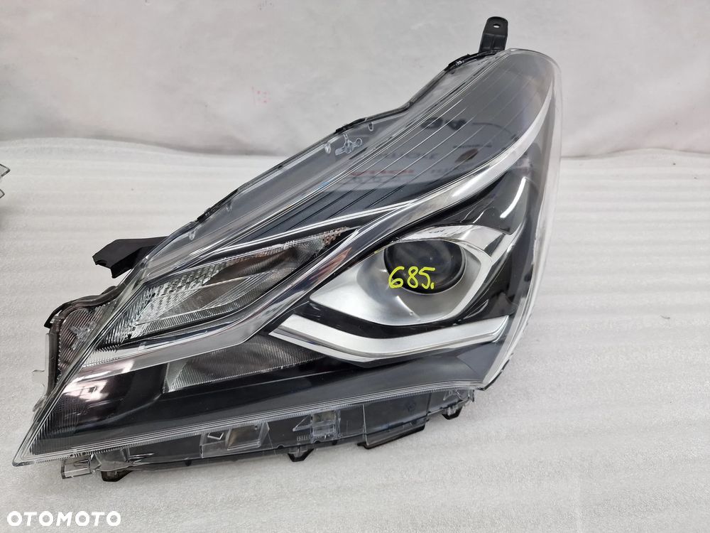 TOYOTA YARIS 3 III LIFT 17- LEWA LAMPA PRZEDNIA PRZÓD SOCZEWKA , NR AUKCJI LA685 - 1